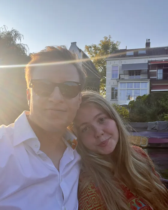 Selfie van Stan en Nina in de zon